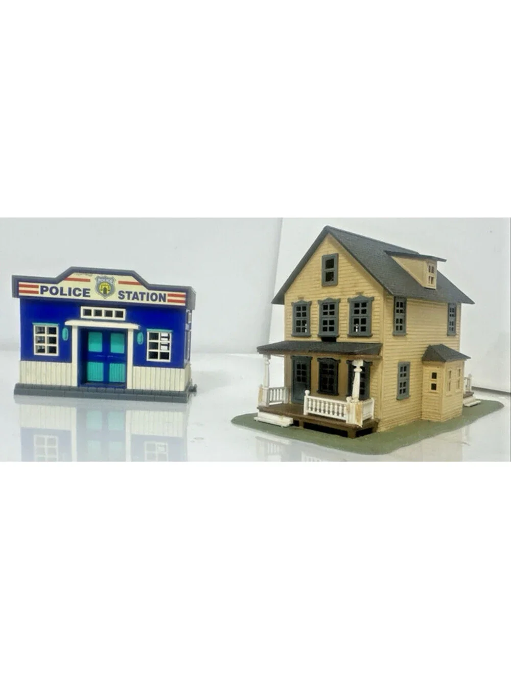 HO Scale Town Residential Lot - Vintage Walthers Rooming House & Police Station